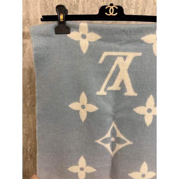 Louis Vuitton Gradient Monogram Scarf 100% Cashmere Unisex Soft Luxury Accessory - Picture 12 of 14
